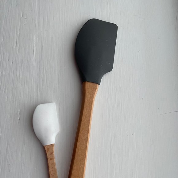 New Creep It Real and Skull Set of 2 Silicone Spatulas the Bake Shop - Picture 10 of 10